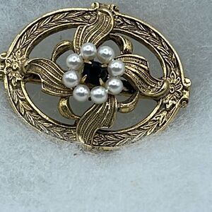 Vintage faux pearl ornate oval brooch.